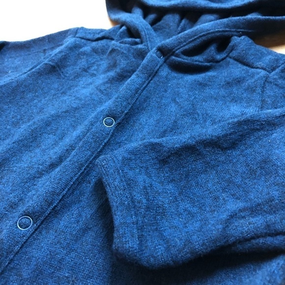 🎉3 For 15$🎉 Soft Blue Button Down Baby Hoodie Size 3-6 Months - Picture 3 of 4